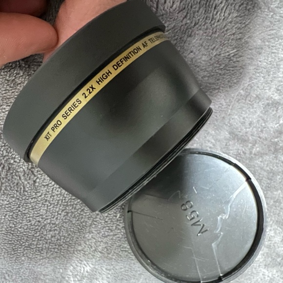 Canon Camera and a full kit with a bag and two additional lenses - Picture 7 of 10